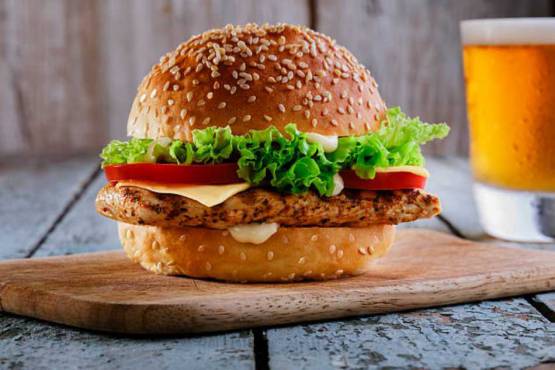 CHEDDAR CHICKEN BURGER